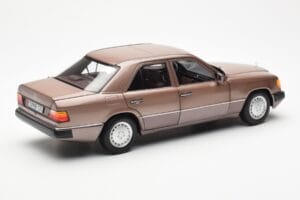 Mercedes 230E W124 Rosewood Metallic Återförsäljarutgåva Norev 1:18 B66040697 Metall — bild 3 av 8