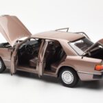 Mercedes 230E W124 Rosewood Metallic Återförsäljarutgåva Norev 1:18 B66040697 - image 5 of 8