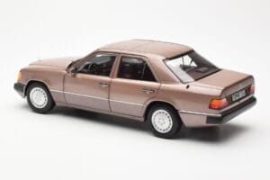 Mercedes 230E W124 Rosewood Metallic Återförsäljarutgåva Norev 1:18 B66040697 Metall — bild 7 av 8