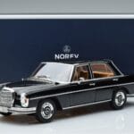 Mercedes 280 SE W108 Svart Norev 1:18 183762 Metall - image 7 of 7