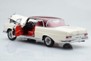 Mercedes 280 SE W108 Vit AUTOart 1:18 76287 Metall — bild 3 av 8