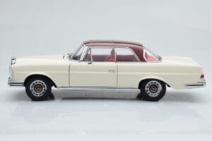 Mercedes 280 SE W108 Vit AUTOart 1:18 76287 Metall — bild 5 av 8