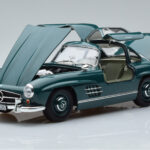 Mercedes 300 SL W198 Gullwing Grön Norev 1:18 - image 2 of 7