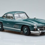 Mercedes 300 SL W198 Gullwing Grön Norev 1:18 - image 5 of 7