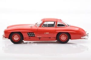 Mercedes 300 SL W198 Gullwing Röd Minichamps 1:18 110037211 Metall — bild 4 av 8