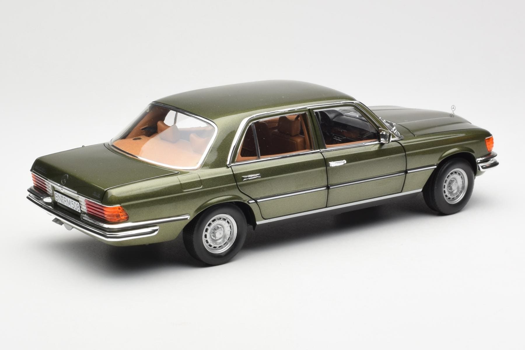 Mercedes 450SEL 6.9 W116 Grön Metallic Norev 1:18 183455 Metall — bild 3 av 8