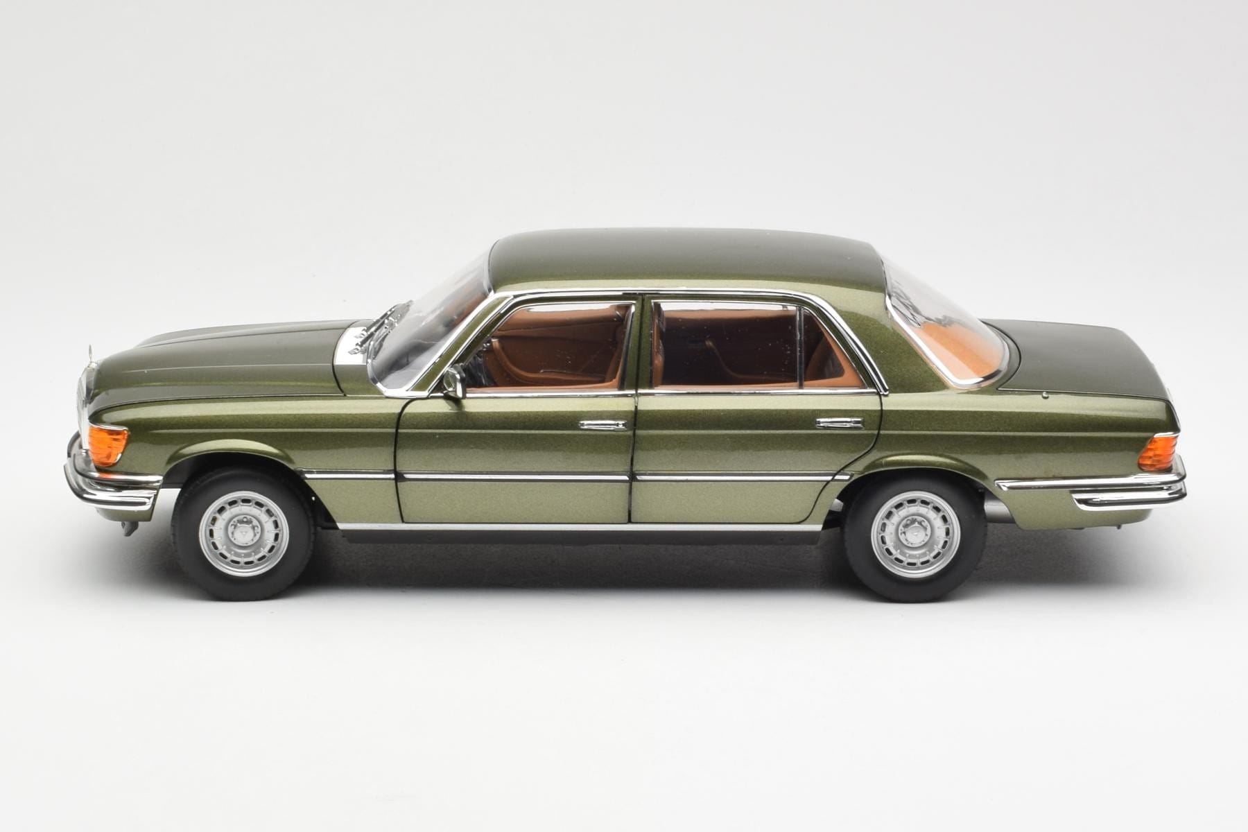 Mercedes 450SEL 6.9 W116 Grön Metallic Norev 1:18 183455 Metall — bild 4 av 8