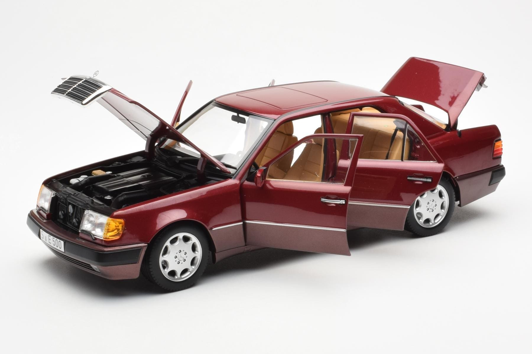 Mercedes 500E W124 Röd Metallic Återförsäljarutgåva Norev 1:18 B66040699 Metall — bild 2 av 8