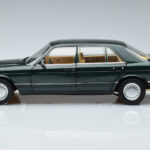 Mercedes 560 SEL W126 Mörkgrön Metallic Norev 1:18 - image 4 of 7