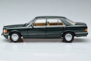 Mercedes 560 SEL W126 Mörkgrön Metallic Norev 1:18 B66040682 Metall — bild 4 av 7