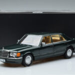 Mercedes 560 SEL W126 Mörkgrön Metallic Norev 1:18 - image 7 of 7