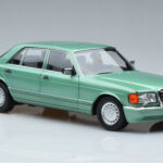 Mercedes 560 SEL W126 Ljusgrön Norev 1:18 - image 5 of 7