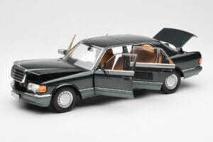 Mercedes 560 SEL W126 Night Grön Metallic Dealer Edition Norev 1:18 B66040626 Metall — bild 2 av 8
