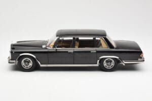Mercedes 600 SWB W100 Svart KK-Scale 1:18 180601 Metall — bild 3 av 6