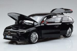 Mercedes A-Class W177 AMG Line Norev 1:18 183861 Metall — bild 2 av 7
