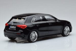 Mercedes A-Class W177 AMG Line Norev 1:18 183861 Metall — bild 3 av 7