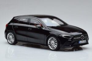 Mercedes A-Class W177 AMG Line Norev 1:18 183861 Metall — bild 5 av 7