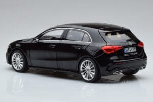 Mercedes A-Class W177 AMG Line Norev 1:18 183861 Metall — bild 6 av 7