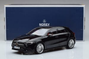 Mercedes A-Class W177 AMG Line Norev 1:18 183861 Metall — bild 7 av 7