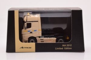 Mercedes Actros Gigaspace IAA 2012 Taxi NZG 1:50 MM0015 Metall — bild 4 av 4