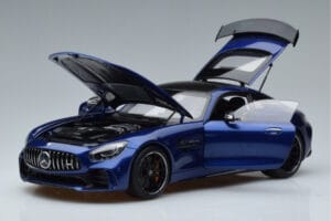Mercedes AMG GT R C190 Brilliantblå AUTOart 1:18 76334 Metall — bild 2 av 7