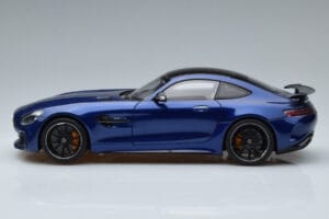 Mercedes AMG GT R C190 Brilliantblå AUTOart 1:18 76334 Metall — bild 4 av 7