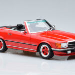 Mercedes AMG SL500 R107 Röd Otto 1:18 - image 4 of 6