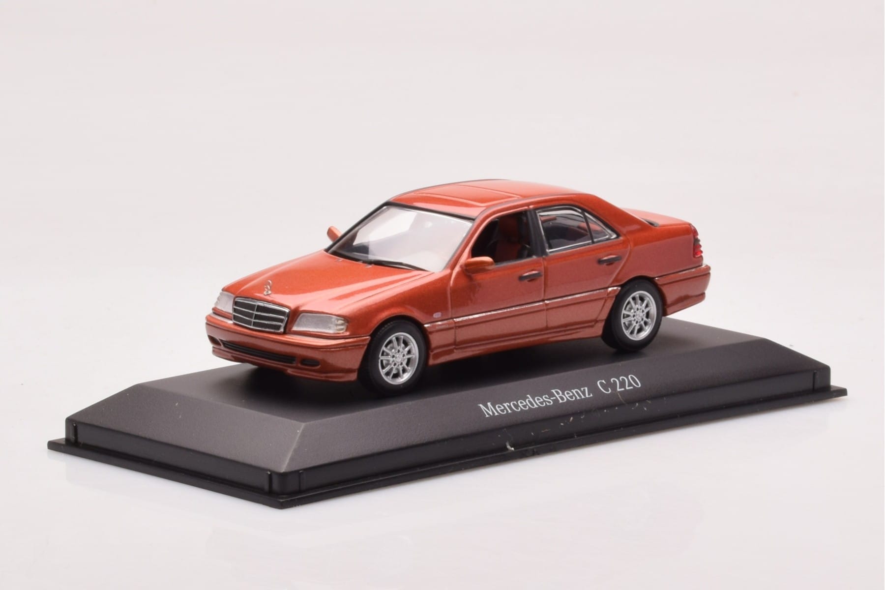 Mercedes C-Class W202 C220 Orange Metallic Dealer Edition Minichamps 1:43 B66005747 Metall — bild 2 av 4