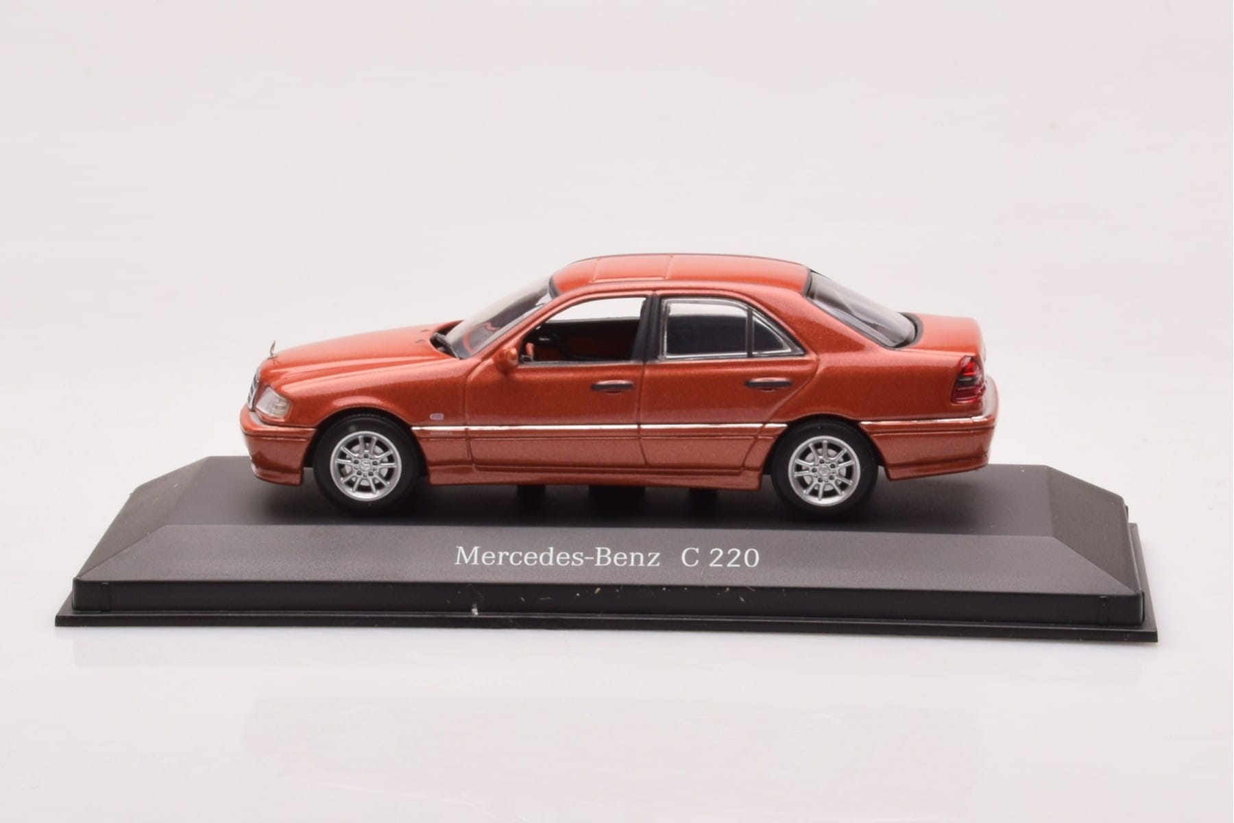 Mercedes C-Class W202 C220 Orange Metallic Dealer Edition Minichamps 1:43 B66005747 Metall