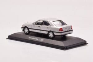 Mercedes C-Class W202 C220 Silver Minichamps 1:43 B66005705-M1 Metall — bild 3 av 4