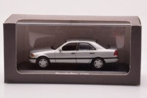 Mercedes C-Class W202 C220 Silver Minichamps 1:43 B66005705-M1 Metall — bild 4 av 4