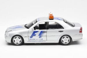 Mercedes C-Class W202 AMG Medical Car F1 1997 UT Models 1:18 26106 Metall — bild 3 av 6