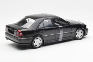 Mercedes C-Class W202 C36 AMG Svart Metallic UT Models 1:18 26102 Metall — bild 2 av 6