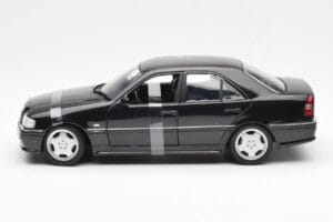 Mercedes C-Class W202 C36 AMG Svart Metallic UT Models 1:18 26102 Metall — bild 3 av 6