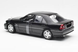 Mercedes C-Class W202 C36 AMG Svart Metallic UT Models 1:18 26102 Metall — bild 5 av 6