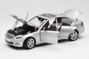 Mercedes C-Class W204 Avantgarde Silver AUTOart 1:18 B66962368 Metall — bild 2 av 8