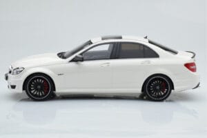 Mercedes C63 AMG W204 Vit GT Spirit 1:18 GT166 Resin — bild 3 av 6