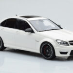 Mercedes C63 AMG W204 Vit GT Spirit 1:18 - image 4 of 6