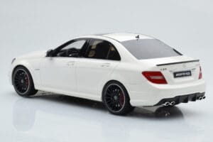 Mercedes C63 AMG W204 Vit GT Spirit 1:18 GT166 Resin — bild 5 av 6