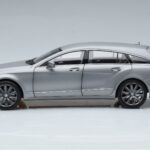Mercedes CLS Shooting Brake X218 Alanite Grå Norev 1:18 - image 4 of 7