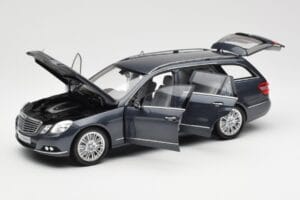 Mercedes E-Class S212 T-Model Tenorit Grå Metallic Minichamps 1:18 B66962447 Metall — bild 2 av 8