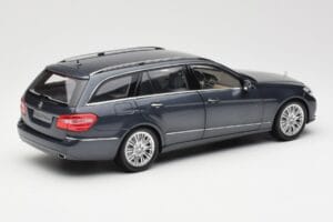 Mercedes E-Class S212 T-Model Tenorit Grå Metallic Minichamps 1:18 B66962447 Metall — bild 3 av 8