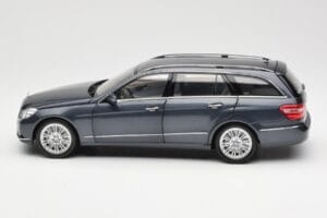 Mercedes E-Class S212 T-Model Tenorit Grå Metallic Minichamps 1:18 B66962447 Metall — bild 4 av 8