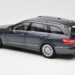 Mercedes E-Class S212 T-Model Tenorit Grå Metallic Minichamps 1:18 B66962447 - image 7 of 8
