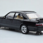 Mercedes E-Class W124 Tuning Svart MCG 1:18 - image 5 of 6