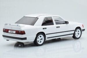 Mercedes E-Class W124 Tuning Vit MCG 1:18 MCG18343 Metall — bild 2 av 6