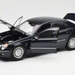 Mercedes E-Class W211 Blå Metallic Kyosho 1:18 B66962147 - image 2 of 8