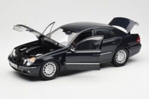 Mercedes E-Class W211 Blå Metallic Kyosho 1:18 B66962147 Metall — bild 2 av 8