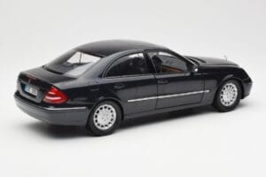 Mercedes E-Class W211 Blå Metallic Kyosho 1:18 B66962147 Metall — bild 3 av 8
