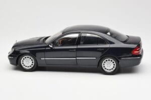 Mercedes E-Class W211 Blå Metallic Kyosho 1:18 B66962147 Metall — bild 4 av 8